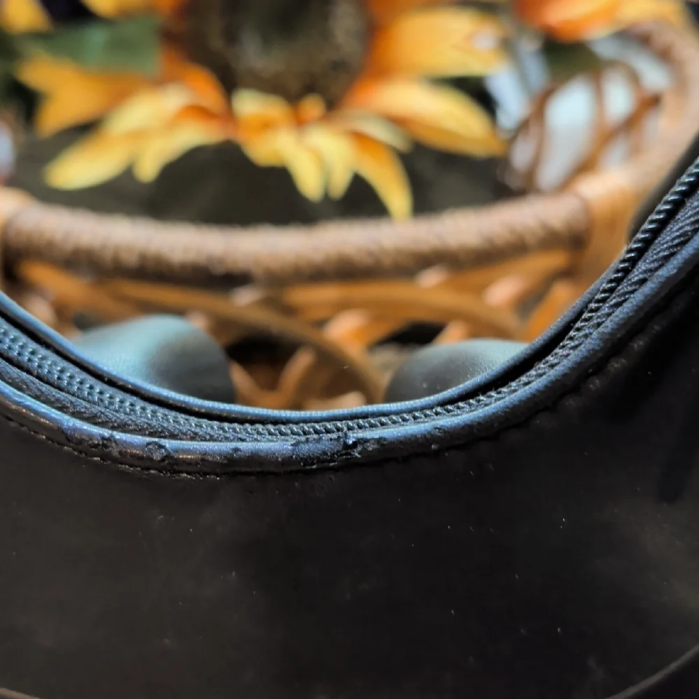 Liz Claiborne Elegant Black Ruffled Women's Bag - Picture 5 of 5
